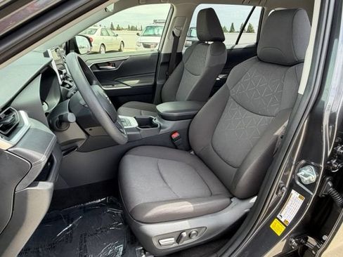 Certified 2025 Toyota RAV4 XLE AWD/4WD image 15