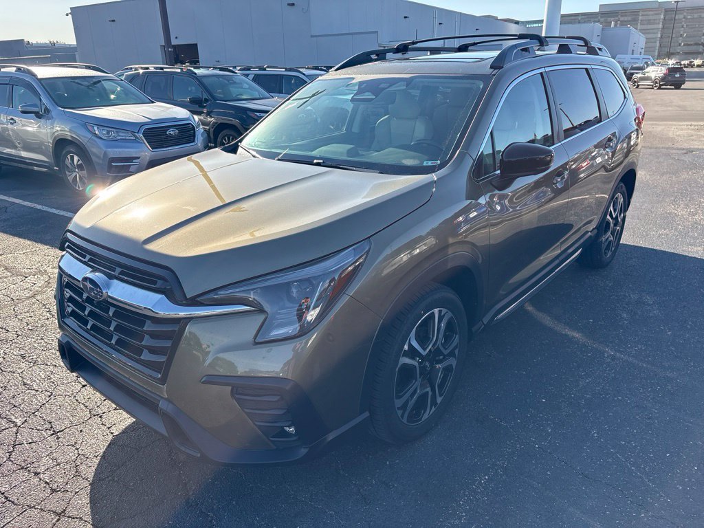 Used 2024 Subaru Ascent Limited w/ Technology Package AWD/4WD image 6