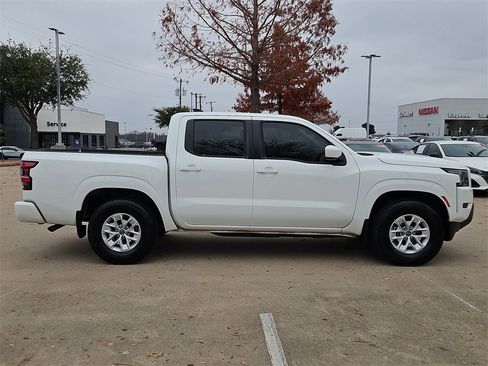 Certified 2024 Nissan Frontier SV image 4
