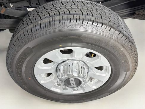 Used 2023 Ford F350 XLT w/ FX4 Off-Road Package AWD/4WD image 31