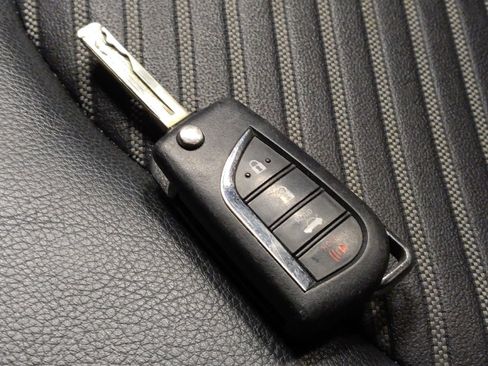 Used 2022 Toyota Camry SE image 32