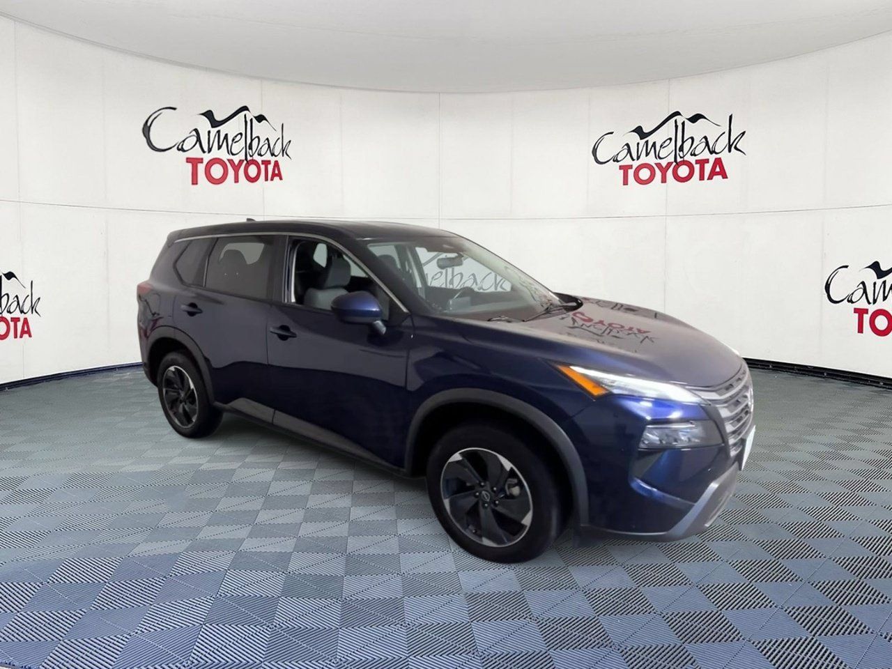 Used 2025 Nissan Rogue SV AWD/4WD image 2