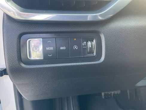 Used 2024 GMC Acadia Elevation image 8