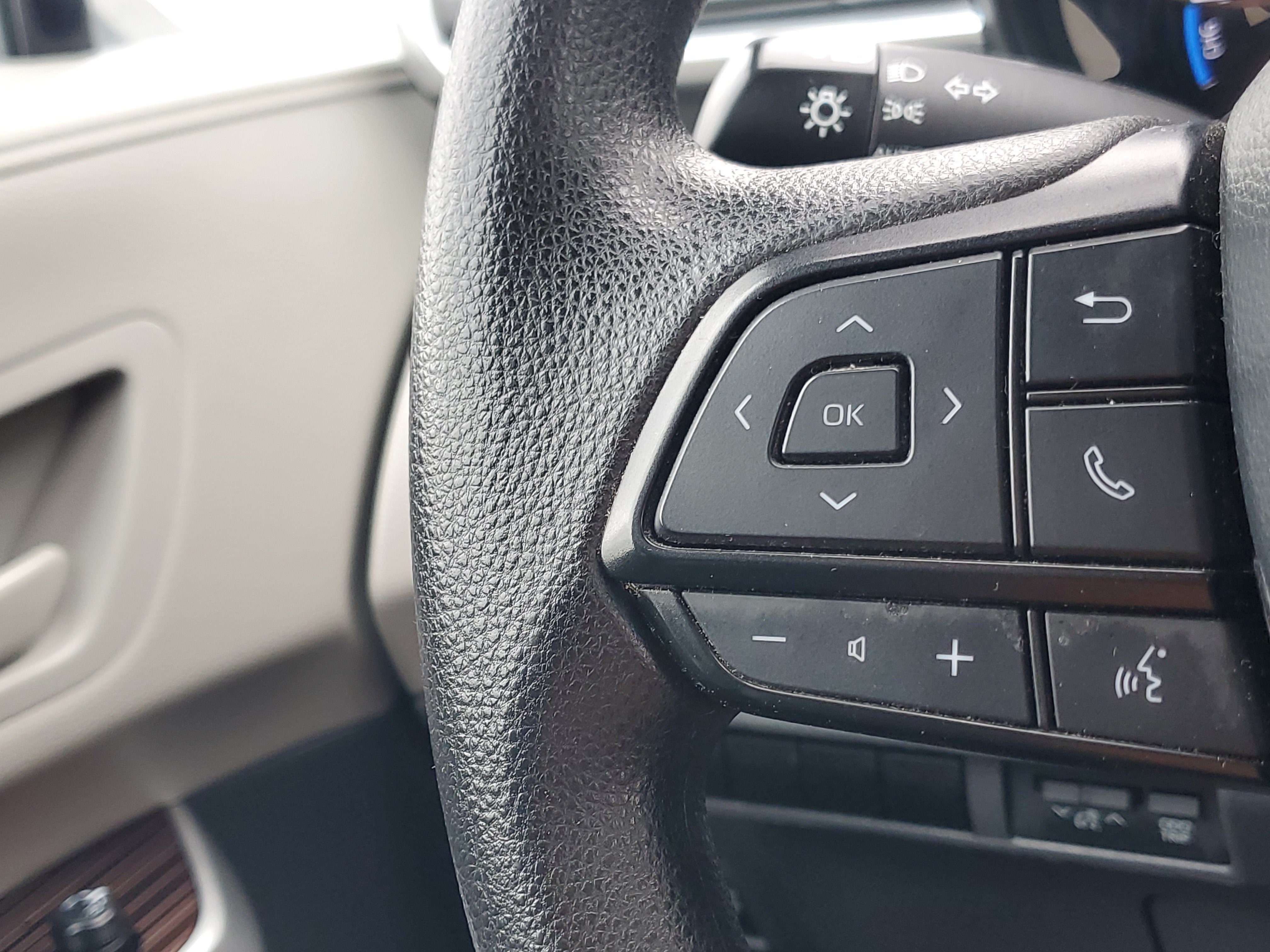 Certified 2024 Toyota Sienna LE FWD image 24