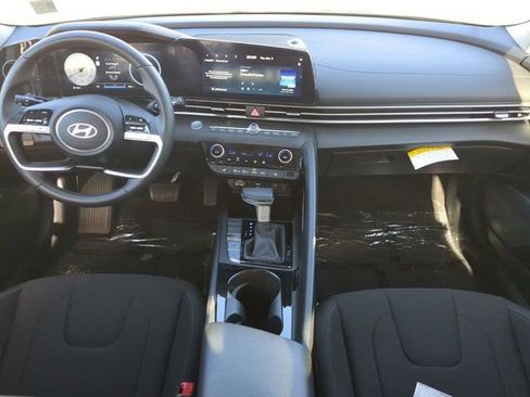 Used 2024 Hyundai Elantra SEL w/ Convenience Package image 13