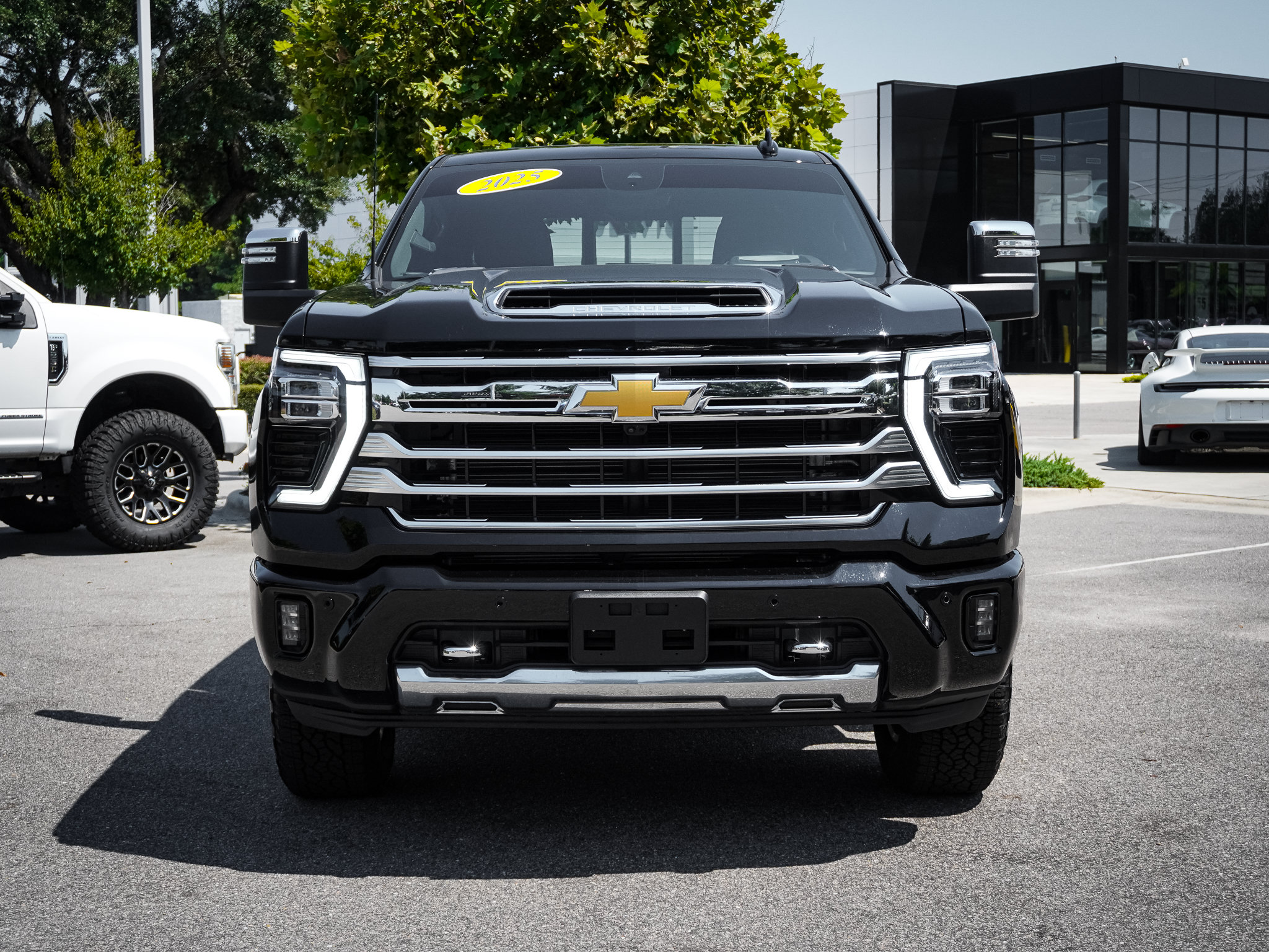 Used 2025 Chevrolet Silverado 2500 High Country w/ High Country Premium Package AWD/4WD image 3