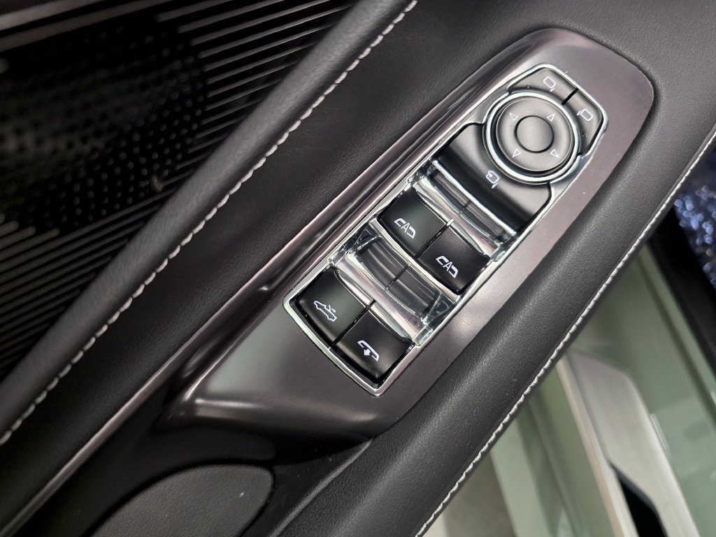 Used 2024 Chevrolet Corvette Stingray Preferred Conv w/ Stealth Interior Trim Package RWD image 36