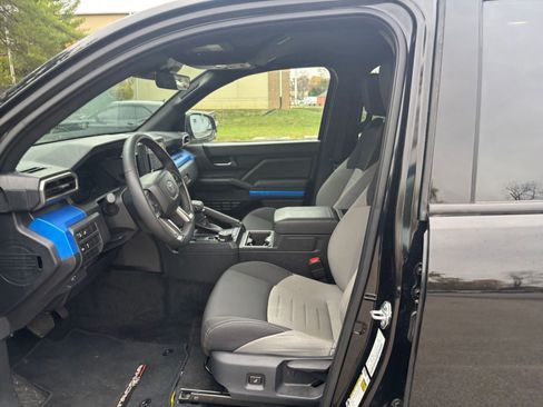 Used 2025 Toyota Tacoma TRD Off-Road image 24