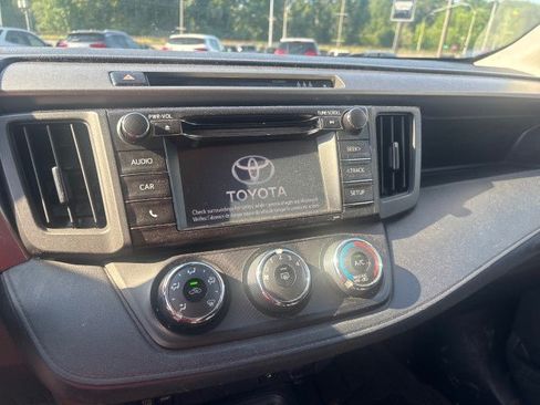 Used 2017 Toyota RAV4 LE FWD image 12