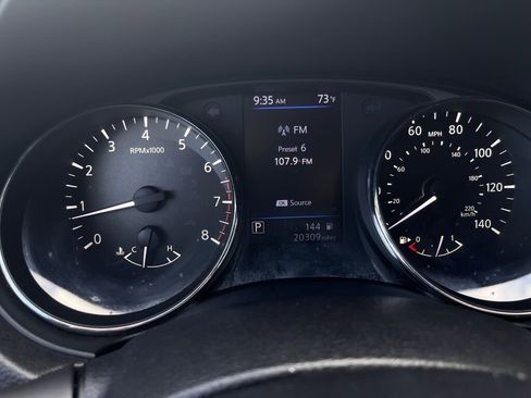 Used 2018 Nissan Rogue SV image 14