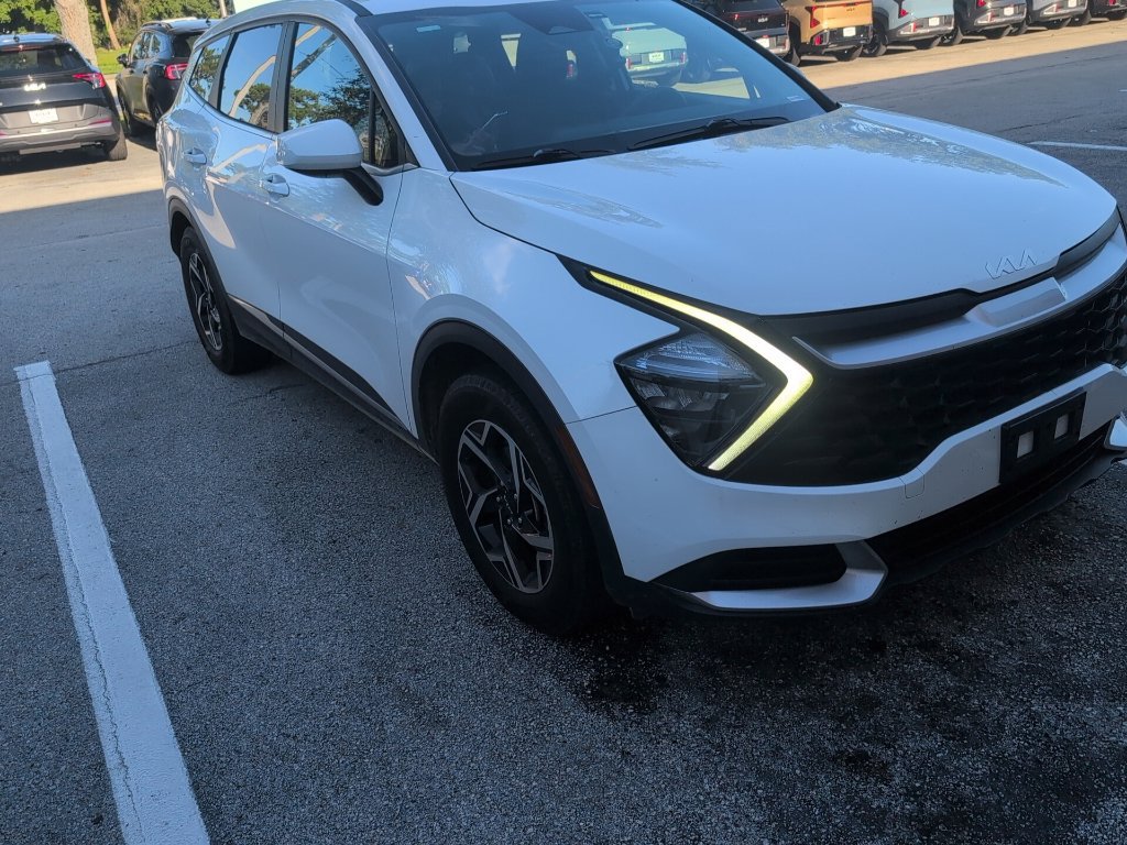 Used 2023 Kia Sportage LX AWD/4WD image 3