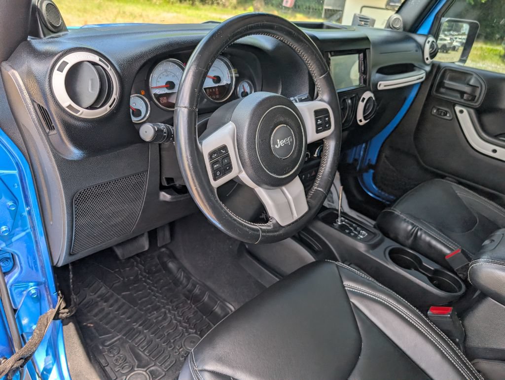 Used 2014 Jeep Wrangler Sahara AWD/4WD image 7