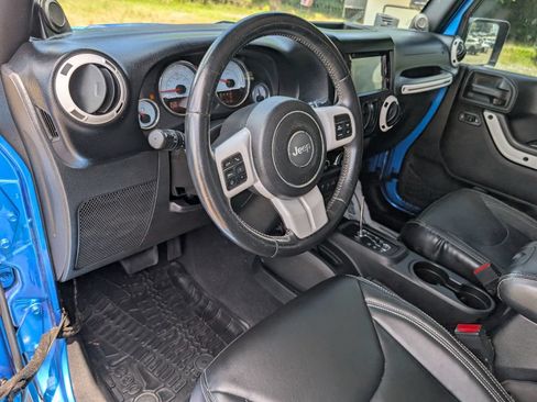 Used 2014 Jeep Wrangler Sahara AWD/4WD image 7