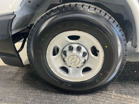 Used 2019 Chevrolet Express 2500 w/ Enhanced Convenience Package image 15
