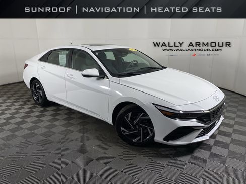 Used 2025 Hyundai Elantra SEL image 1