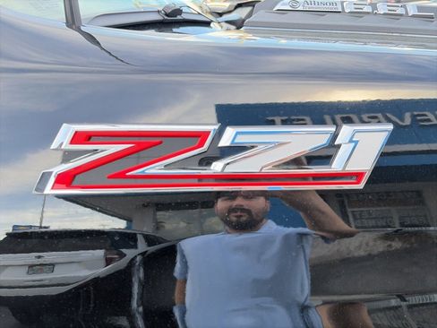 Used 2024 Chevrolet Silverado 2500 Custom w/ Custom Value Package image 5