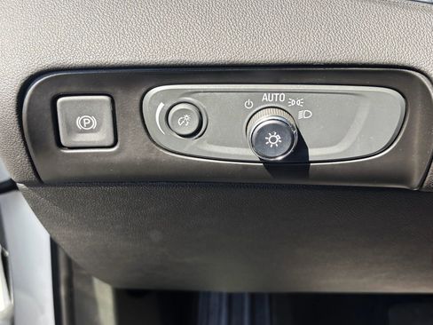 Used 2019 Buick Enclave Essence AWD/4WD image 17
