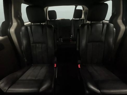 Used 2019 Dodge Grand Caravan SXT FWD image 17