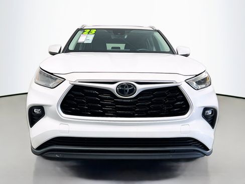 Used 2023 Toyota Highlander XLE FWD image 11