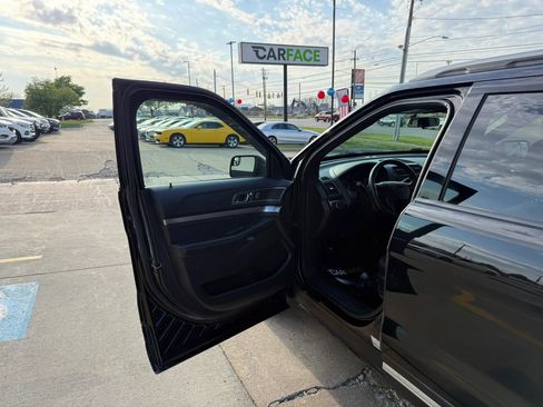 Used 2019 Ford Explorer XLT AWD/4WD image 18