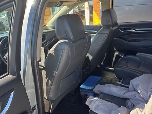 Used 2018 Buick Enclave Essence image 15