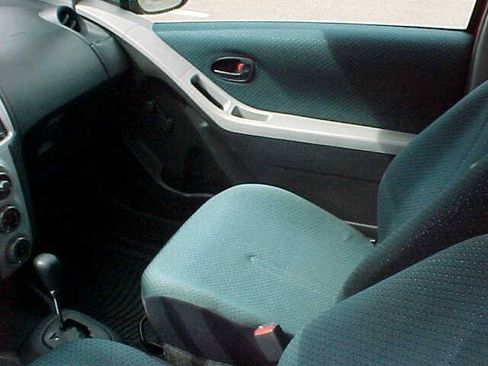 Used 2007 Toyota Yaris 2-Door Hatchback FWD image 10