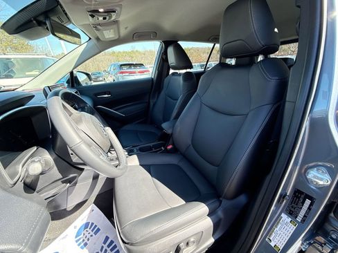 Used 2023 Toyota Corolla Cross XLE image 13