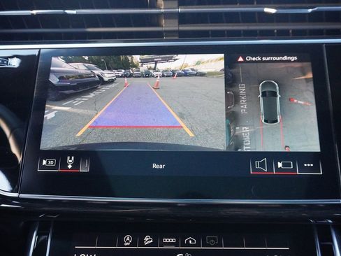 Used 2024 Audi Q8 Premium image 53