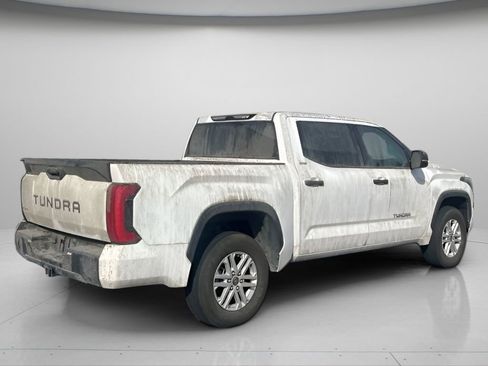 Used 2022 Toyota Tundra SR5 w/ SR5 Convenience Package image 4
