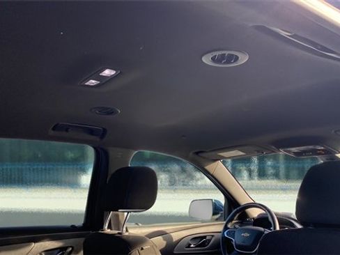 Used 2023 Chevrolet Traverse LT image 16