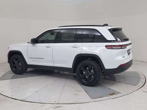 New 2025 Jeep Grand Cherokee Limited w/ Black Appearance Package image 10