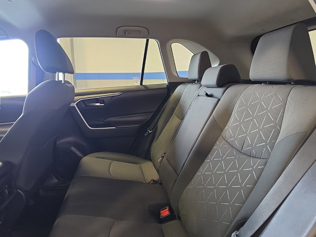 Used 2021 Toyota RAV4 XLE AWD/4WD image 25