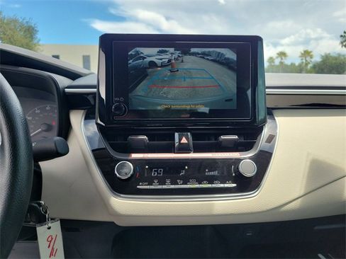 Used 2025 Toyota Corolla LE image 21