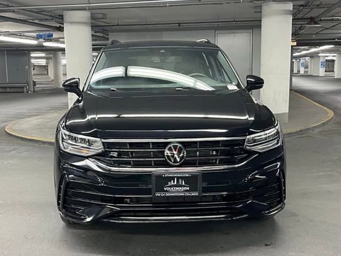 Used 2024 Volkswagen Tiguan SE R-Line image 31