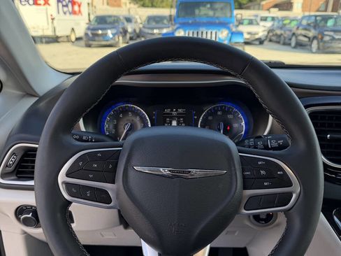 Used 2023 Chrysler Voyager LX image 16