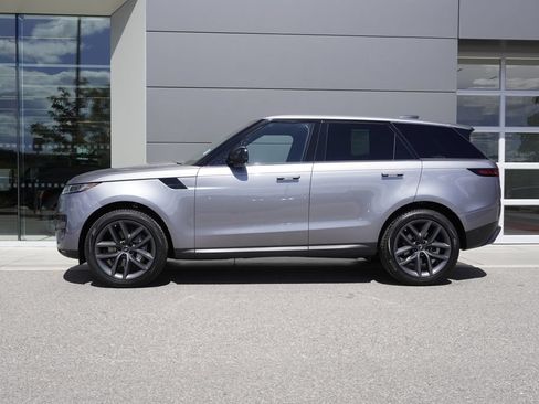 Used 2025 Land Rover Range Rover Sport SE AWD/4WD image 8