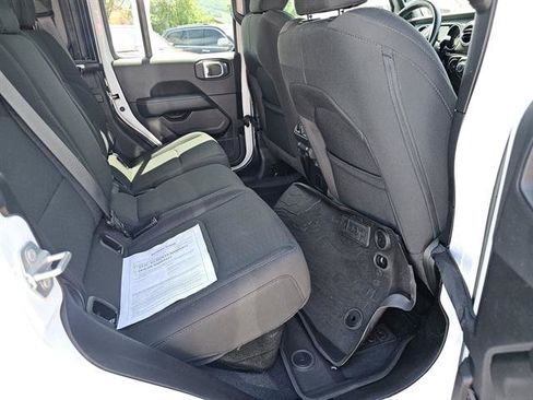 Used 2022 Jeep Gladiator Overland w/ Cold Weather Group image 9