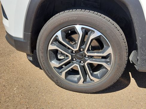 Used 2023 Jeep Compass Limited image 7