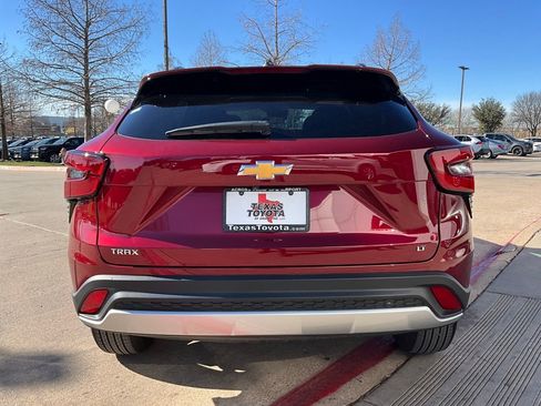 Used 2025 Chevrolet Trax LT image 7