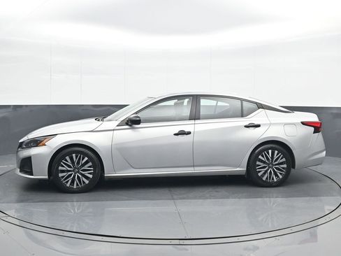 Used 2023 Nissan Altima 2.5 SV image 3