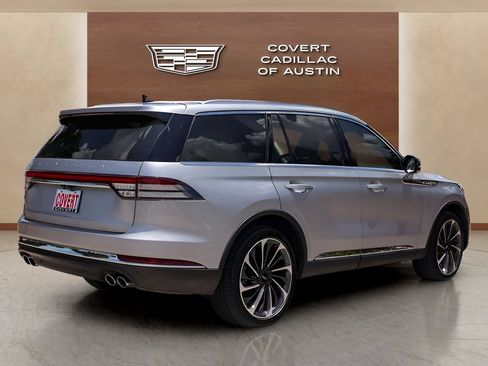 Used 2023 Lincoln Aviator Reserve w/ Equipment Group 201A AWD/4WD image 4