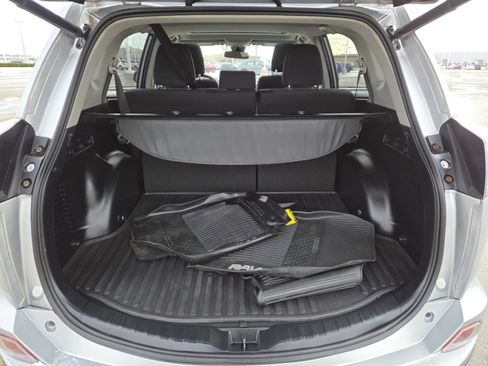 Used 2018 Toyota RAV4 XLE image 19