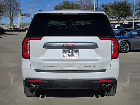 Used 2021 GMC Yukon XL Denali w/ Denali Premium Package image 13