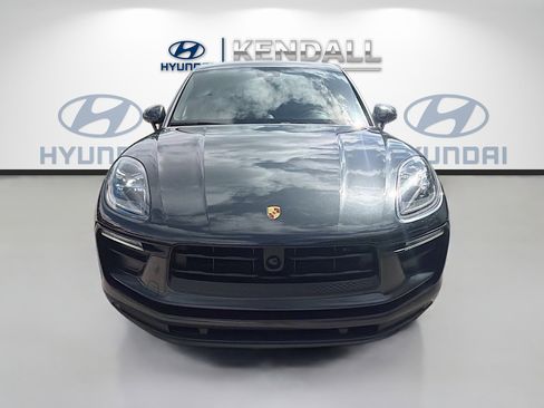 Used 2023 Porsche Macan image 2