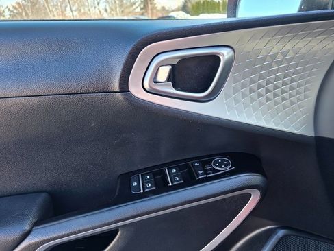 Certified 2025 Kia Soul LX w/ LX Technology Package image 24