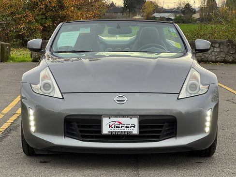 Used 2014 Nissan 370Z Touring image 6