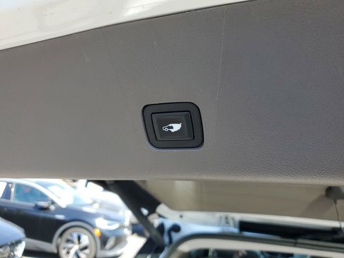 Used 2019 Chevrolet Traverse Premier w/ Driver Confidence II Package image 8