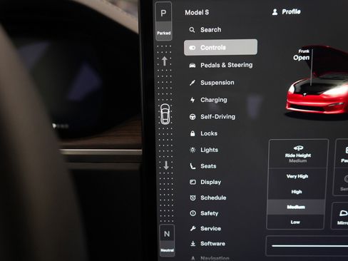 Used 2024 Tesla Model S image 25