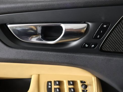 Used 2022 Volvo XC60 B6 Inscription w/ Climate Package image 35