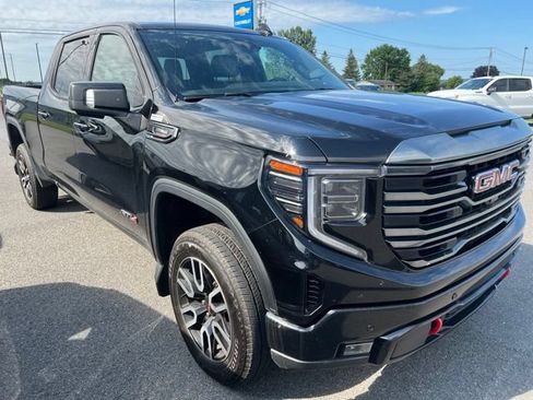 Used 2023 GMC Sierra 1500 AT4 w/ AT4 Preferred Package AWD/4WD image 2